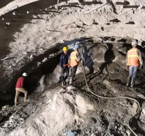 兴仁拱顶带模注浆料的施工流程及注意事项